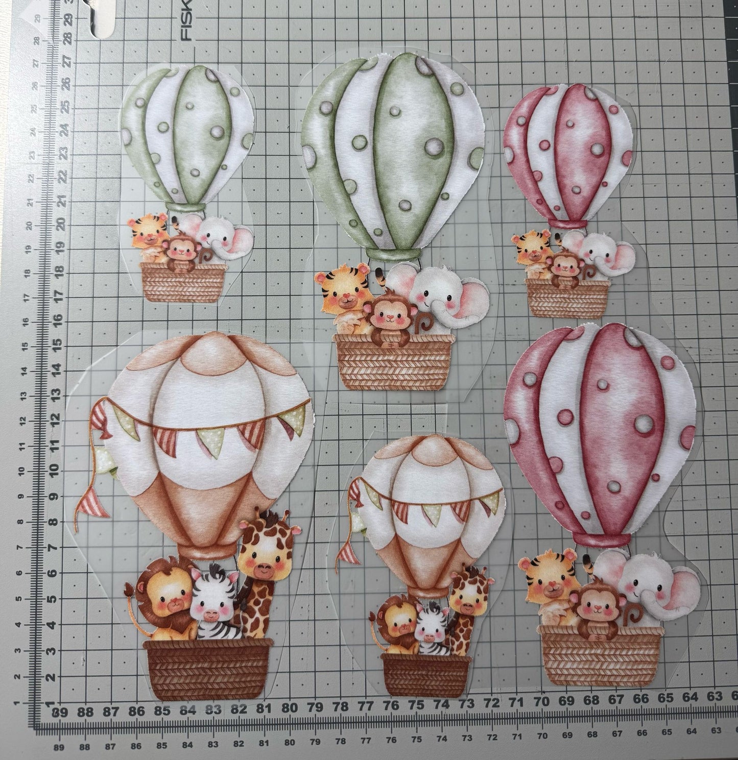 Estampas | Animais no Balão de Ar Quente Verde
