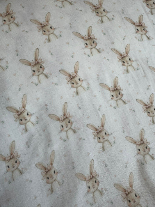 Tela de muselina con estampado de conejito